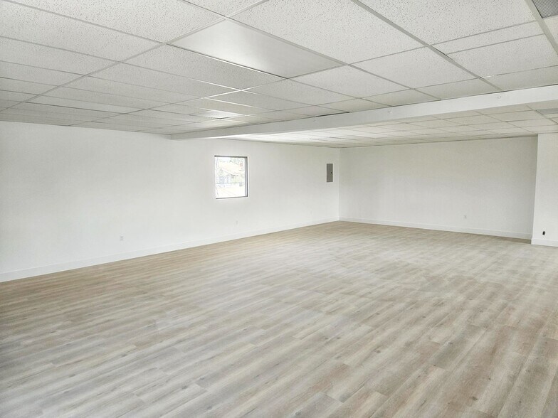 More Photos Of 11024-11028 Victory Blvd, North Hollywood Office For Lease