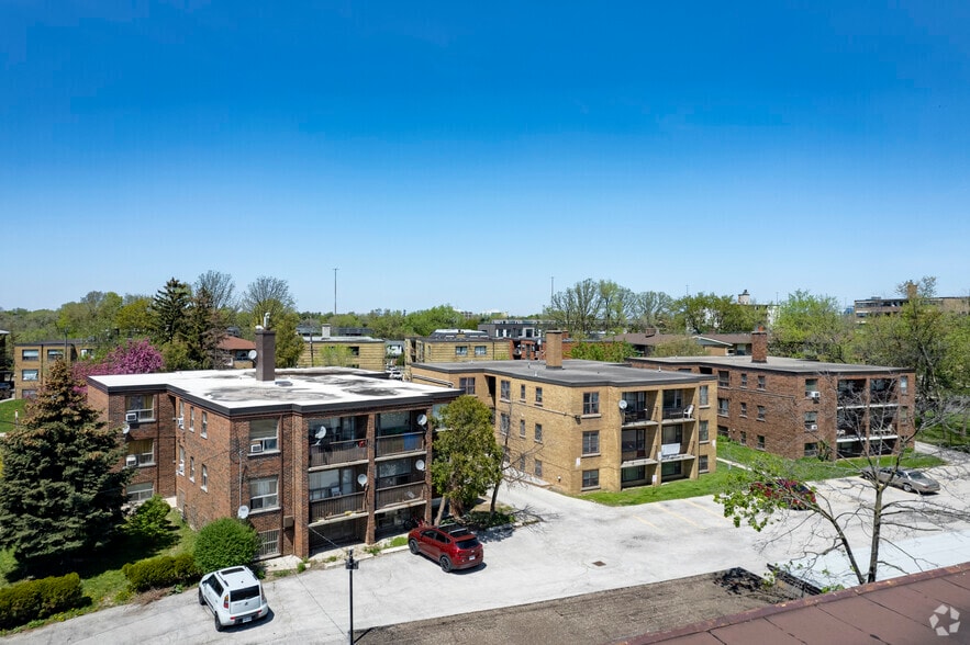 More Photos Of 25 Hotspur Rd, Toronto Apartments For Sale