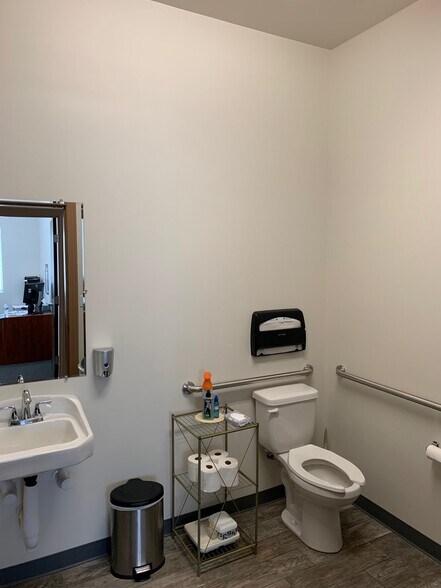 More Photos Of 176 Enterprise Pkwy, Boerne Unknown For Lease