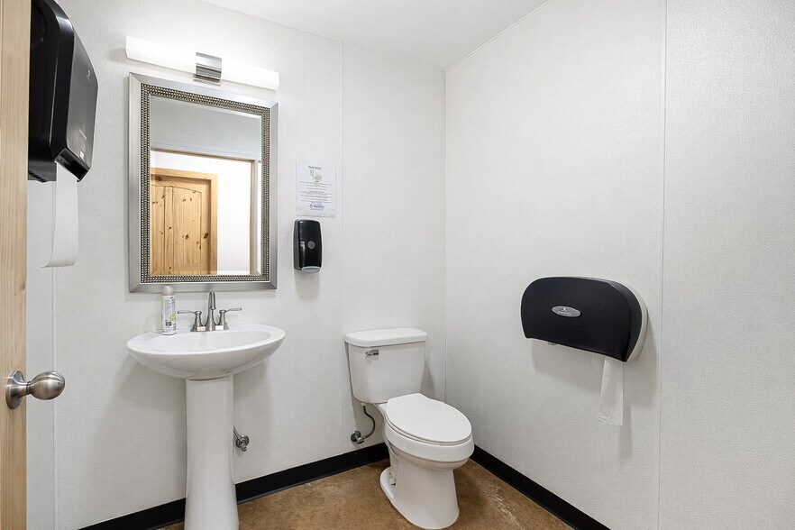 More Photos Of 3891 S Highway 365, Redfield General Retail For Sale