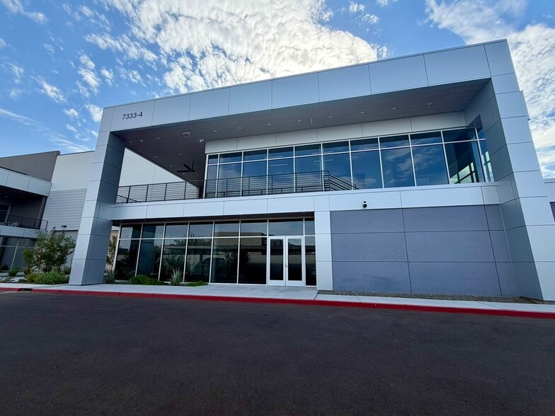 More Photos Of 7333 E Helm Dr, Scottsdale Airplane Hangar For Lease