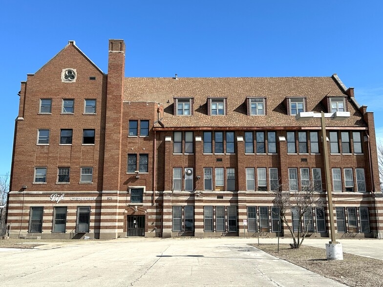 Primary Photo Of 921 W State St, Rockford Schools For Sale