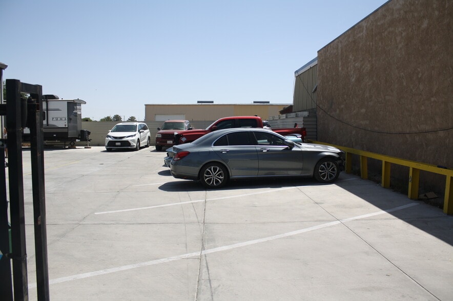 More Photos Of 45240 N Trevor Ave, Lancaster Auto Repair For Sale