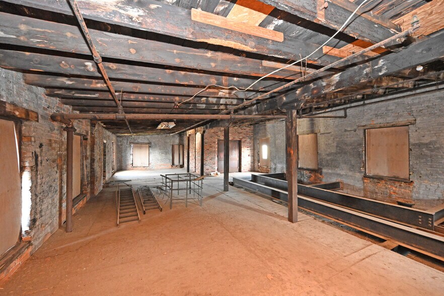 More Photos Of 2025 Dunlap St, Cincinnati Light Manufacturing For Sale