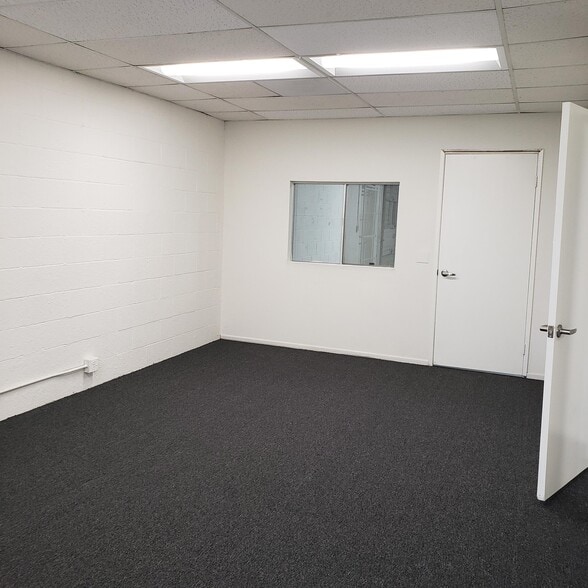 More Photos Of 8803 Shirley Ave, Northridge Warehouse For Lease