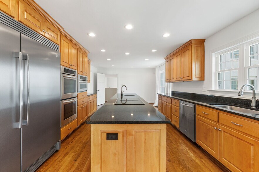 More Photos Of 54 Northfield Rd, Cumberland Specialty For Sale