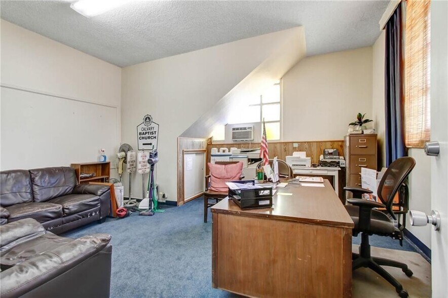 More Photos Of 724 S Glenoaks Blvd, Burbank Specialty For Sale