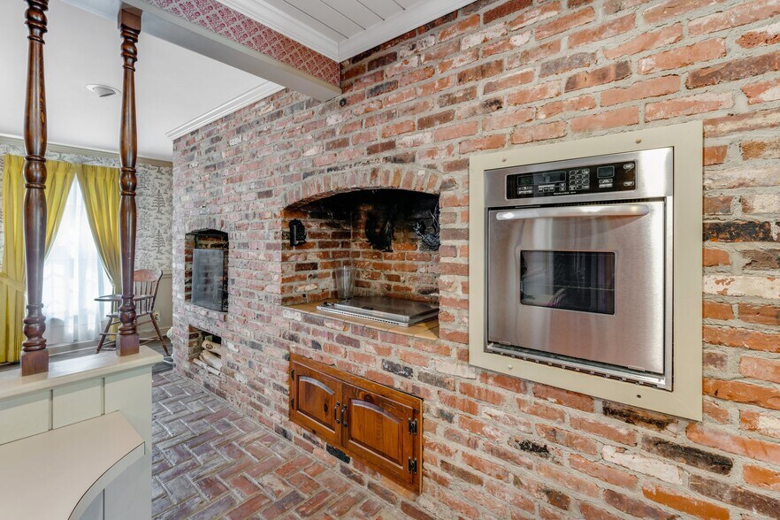 More Photos Of 1445 Catawba Ave, Newfield Service For Sale