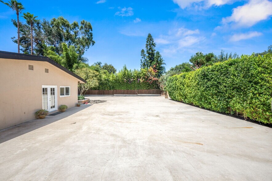 More Photos Of 5905 Old Wheeler Rd, La Verne Assisted Living For Sale
