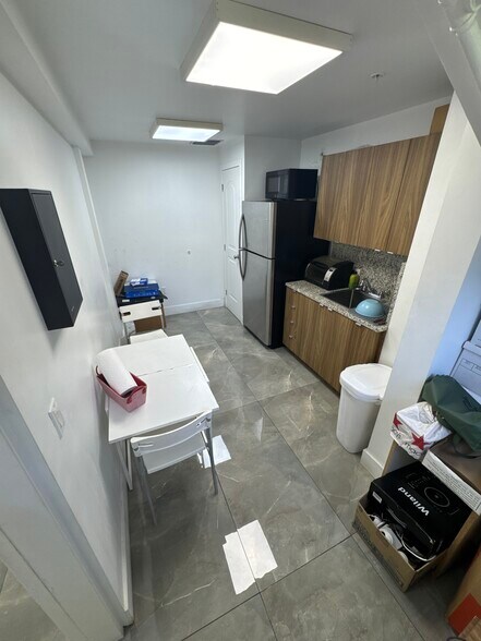 More Photos Of 10859 NW 21st St, Doral Warehouse For Lease