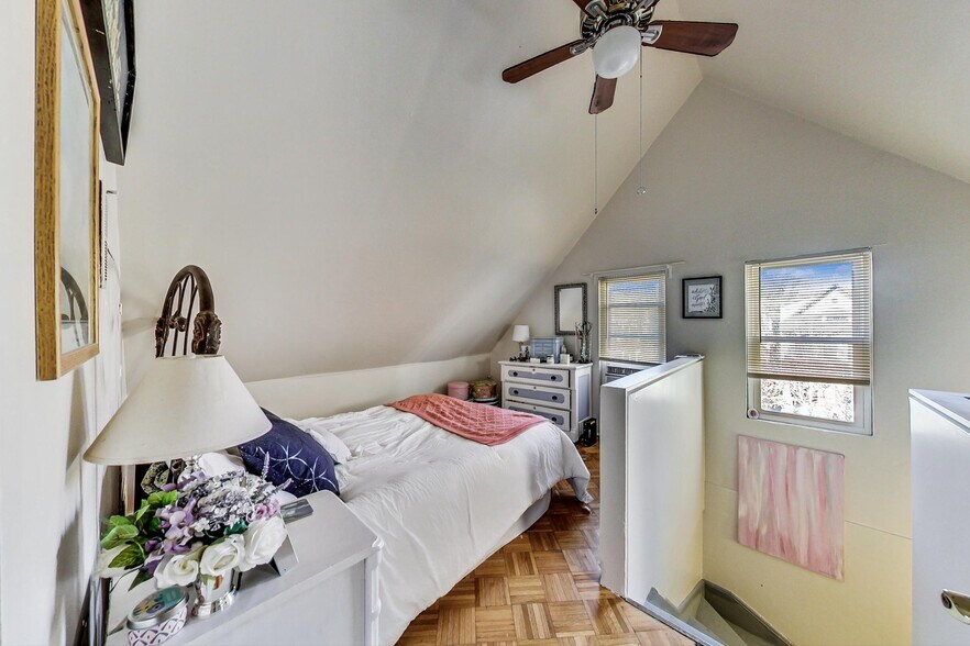 More Photos Of 2965 N Lincoln Ave, Chicago Storefront Retail Residential For Sale