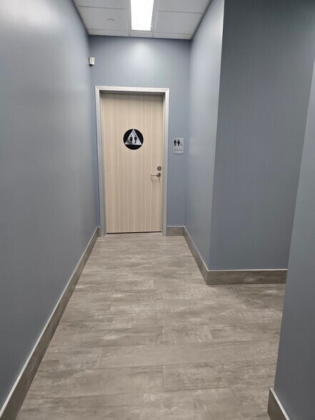 More Photos Of 8550-8594 Santa Monica Blvd, West Hollywood General Retail For Lease