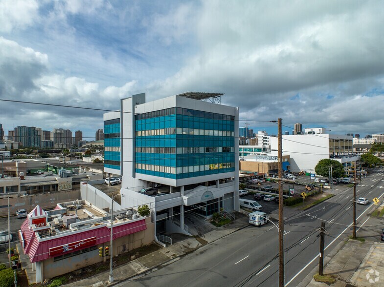 More Photos Of 1950 Young St, Honolulu Office For Lease