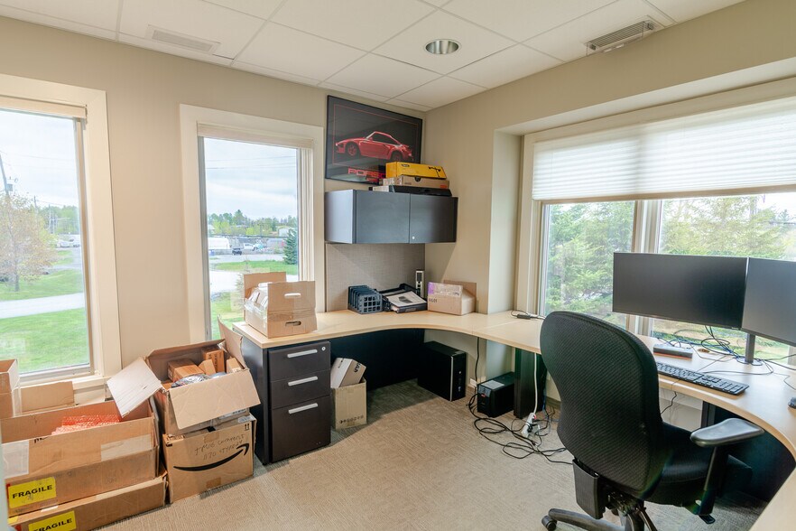 More Photos Of 124 Reis Rd, Ottawa Warehouse For Sale