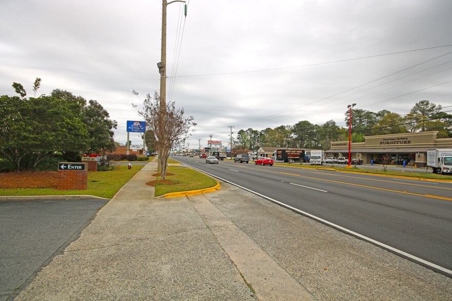 More Photos Of 1444 Watson Blvd, Warner Robins Office For Lease