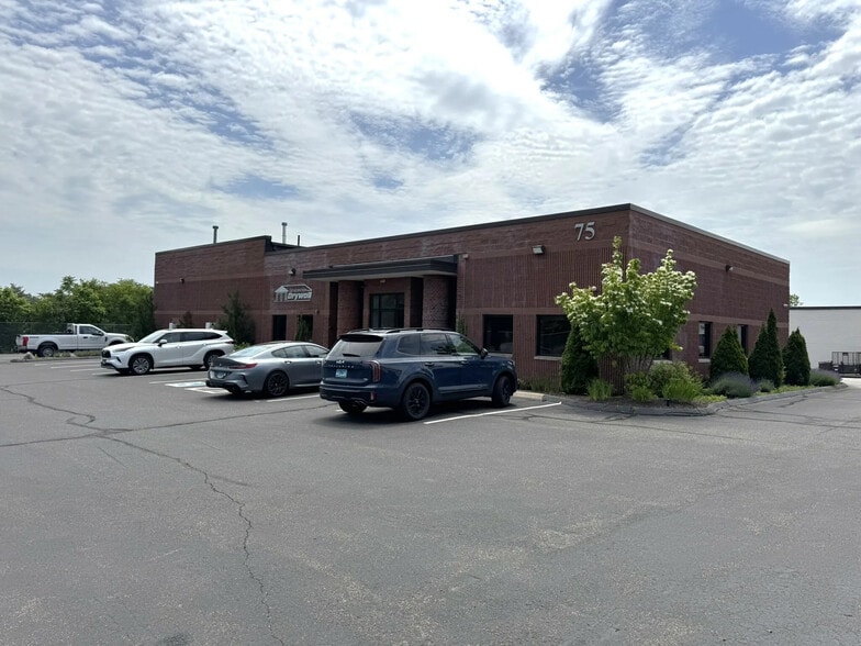 More Photos Of 75 Elliott St E, Hartford Light Manufacturing For Lease