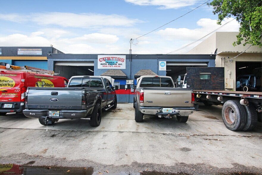 Primary Photo Of 313 SW 13th Ave, Pompano Beach Service For Lease