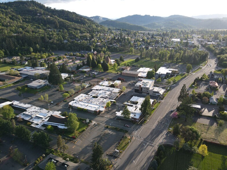 More Photos Of 1813 W Harvard Ave, Roseburg Office For Sale