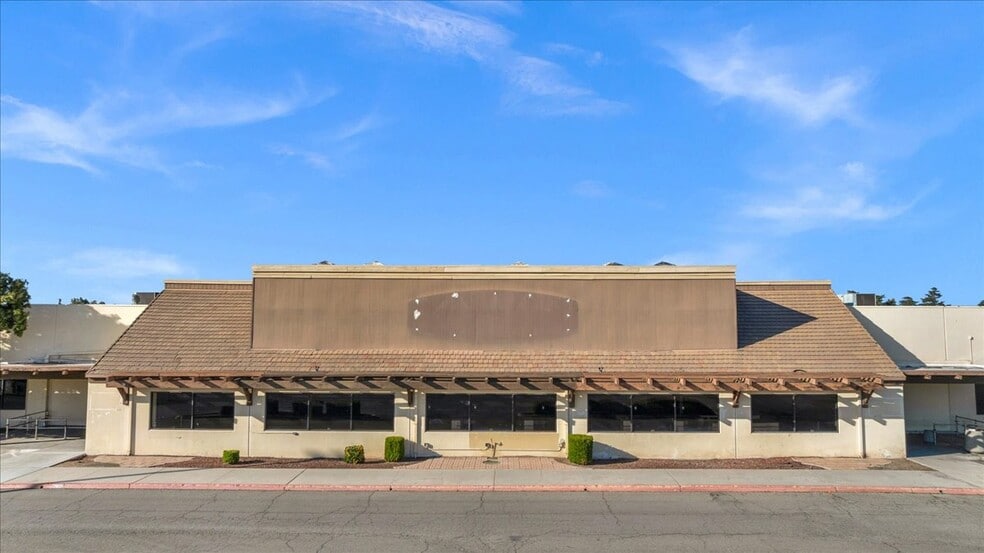 More Photos Of 147 W Shaw Ave, Clovis General Retail For Sale