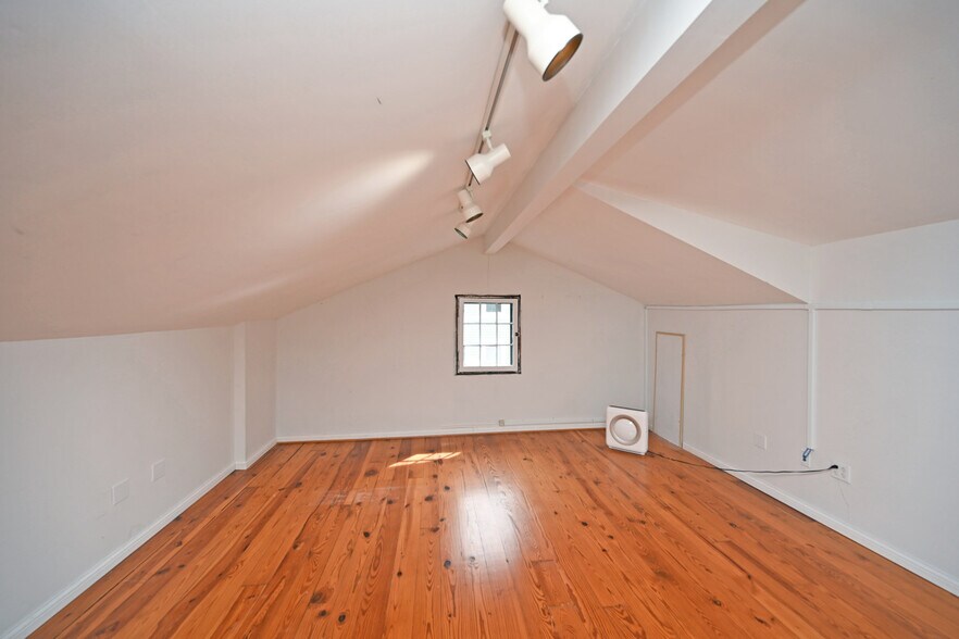 More Photos Of 2150 Alpine Pl, Cincinnati Office Residential For Sale