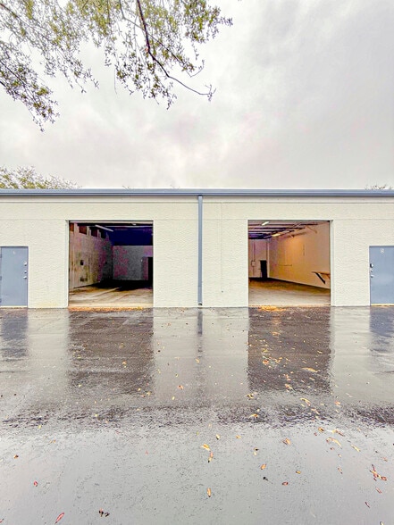 More Photos Of 1447 Rail Head Blvd, Naples Manufacturing For Lease