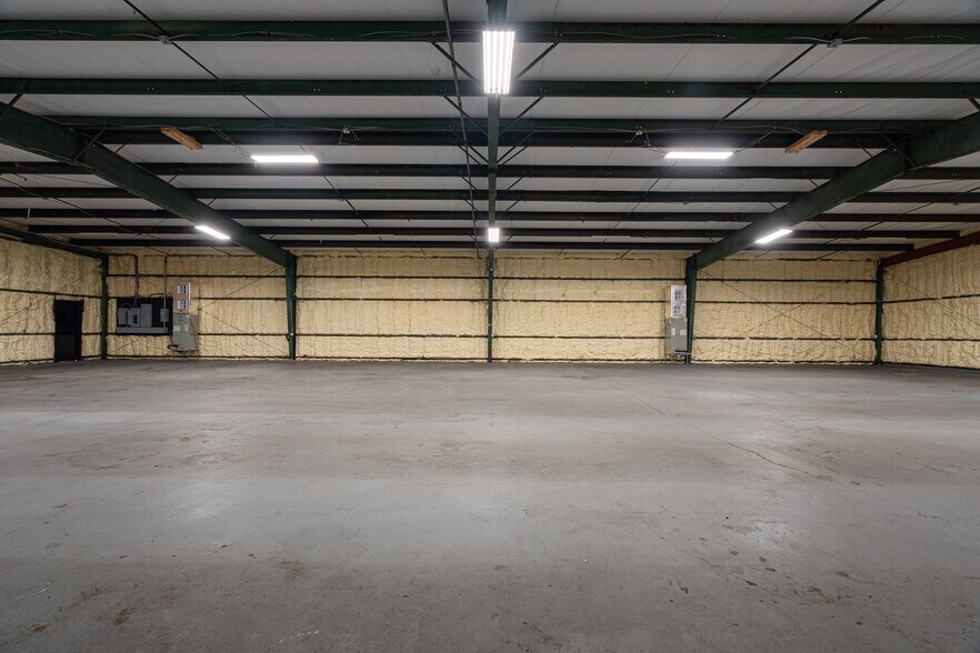 More Photos Of 3143 W Tharpe St, Tallahassee Warehouse For Lease