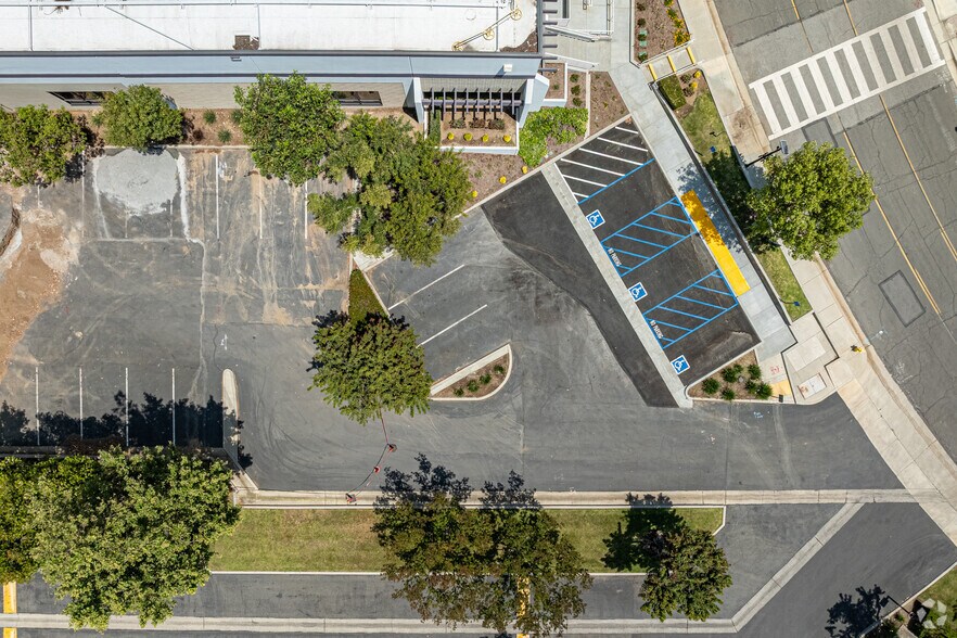 More Photos Of 542 W Covina Blvd, San Dimas Manufacturing For Lease