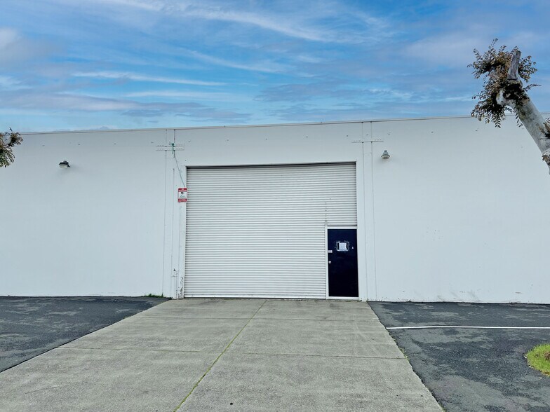 More Photos Of 2111 Bluebell Dr, Santa Rosa Service For Sale