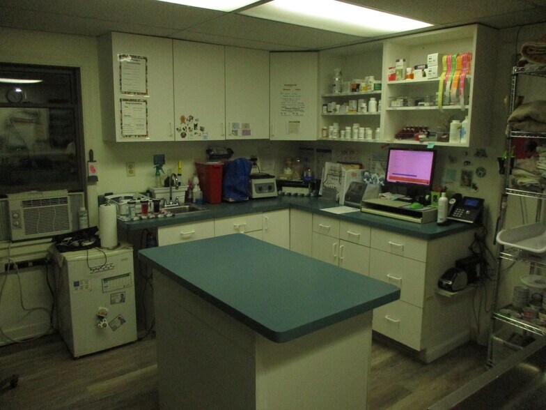 More Photos Of 729 Ridge Rd, Webster Veterinarian Kennel For Sale