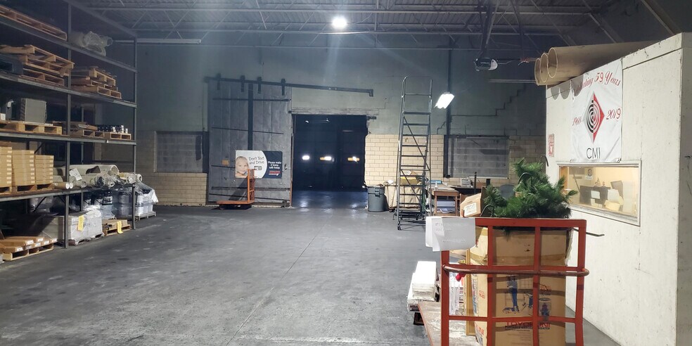 More Photos Of 713 SE 8th Ave, Topeka Warehouse For Sale