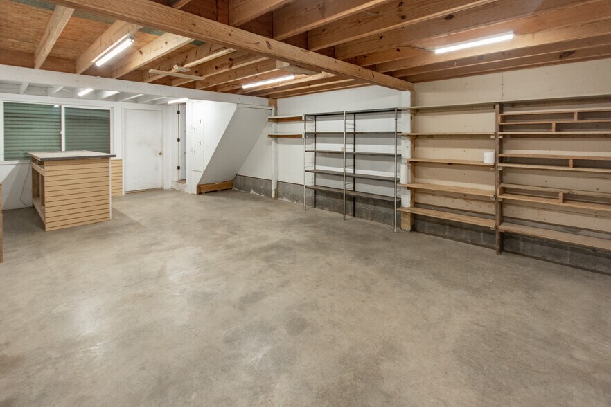 More Photos Of 535 W Main St, Franklin Specialty For Sale