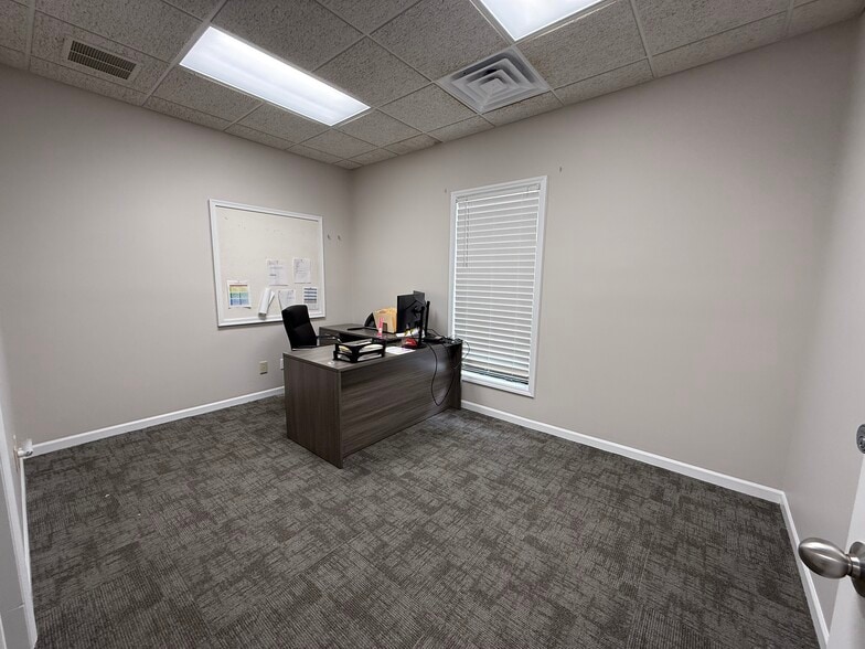 More Photos Of 150 E Fire Tower Rd, Winterville Office Residential For Lease