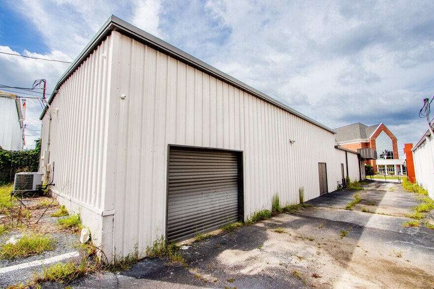 More Photos Of 1049 Sunset Blvd, West Columbia Light Manufacturing For Lease