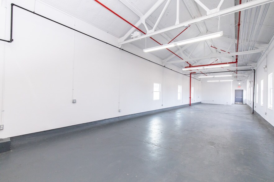 More Photos Of 540 39th St, Union City Warehouse For Lease