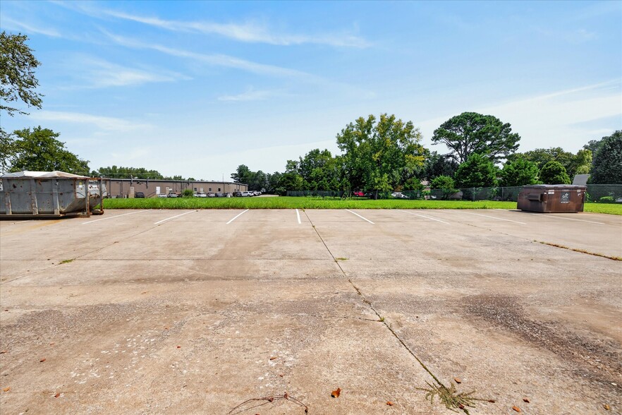 More Photos Of 2143a-2145 Old Ashland City Rd, Clarksville Freestanding For Lease