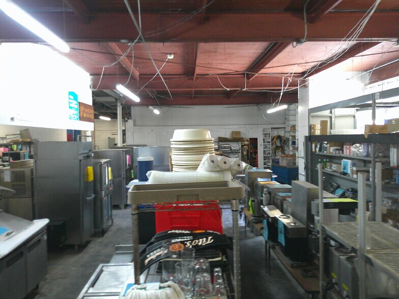 More Photos Of 1319 N Gordon St, Alvin Warehouse For Sale