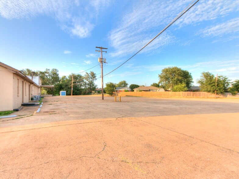 More Photos Of 809 SW 4th St, Moore Religious Facility For Sale