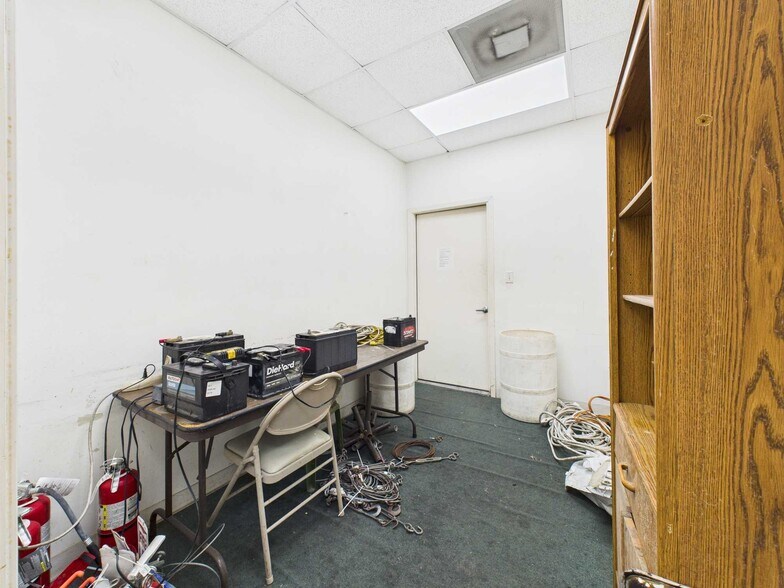 More Photos Of 14141 Interdrive, Houston Warehouse For Lease