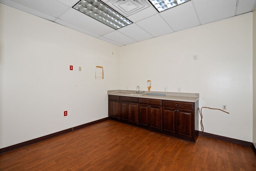 More Photos Of 4 Corwin Ct, Newburgh Medical For Sale