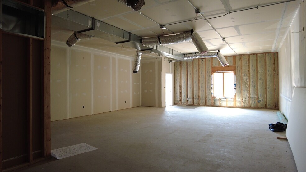 More Photos Of 12712 Wicker Ave, Cedar Lake Medical For Lease