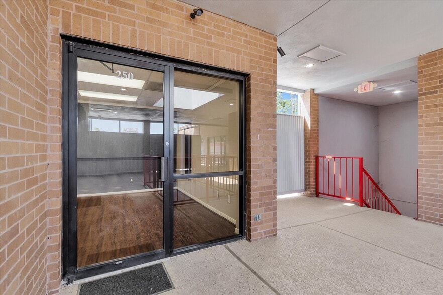 More Photos Of 3421 W Davis St, Conroe Medical For Lease