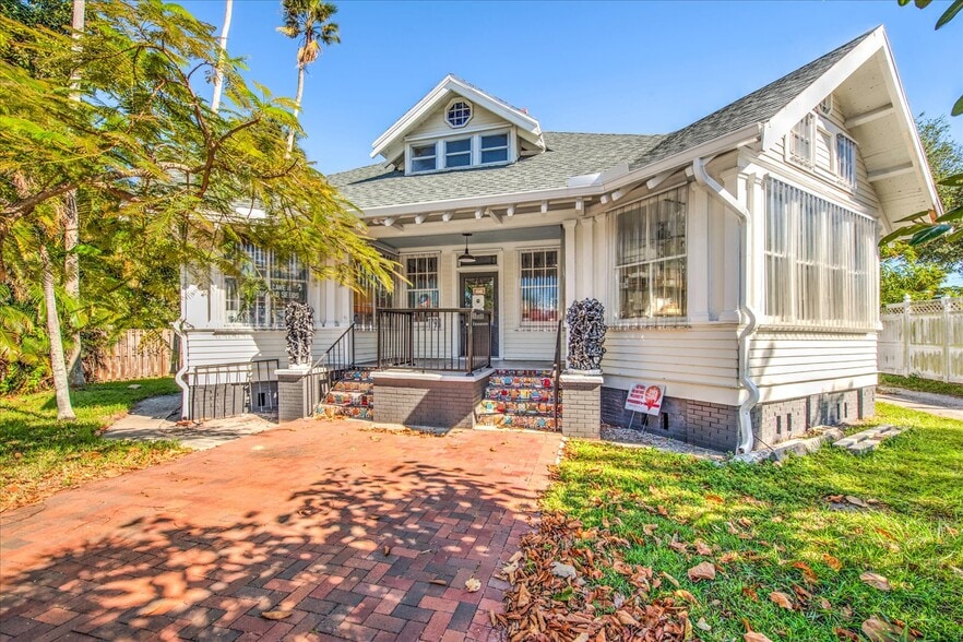 More Photos Of 1793 Fowler St, Fort Myers Freestanding For Sale
