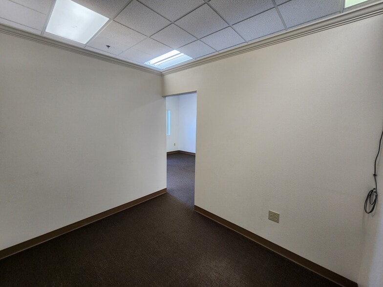 More Photos Of 1231 E Basin Ave, Pahrump Restaurant For Lease