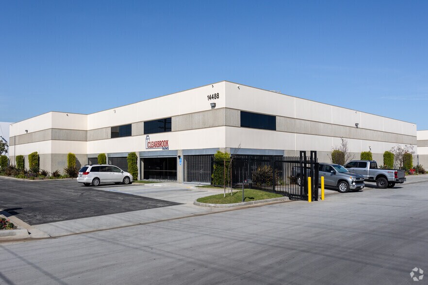 More Photos Of 14520-14534 Garfield Ave, Paramount Unknown For Lease