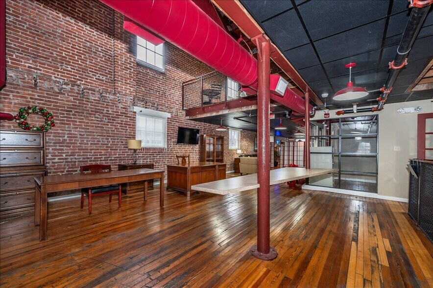 More Photos Of 47 E All Saints St, Frederick Loft Creative Space For Sale