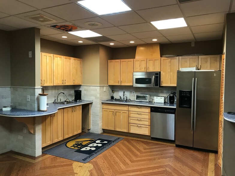 More Photos Of 4857 Dolton Dr, Virginia Beach Light Distribution For Lease