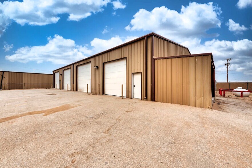 More Photos Of 6700 Interstate 20, Midland Warehouse For Lease