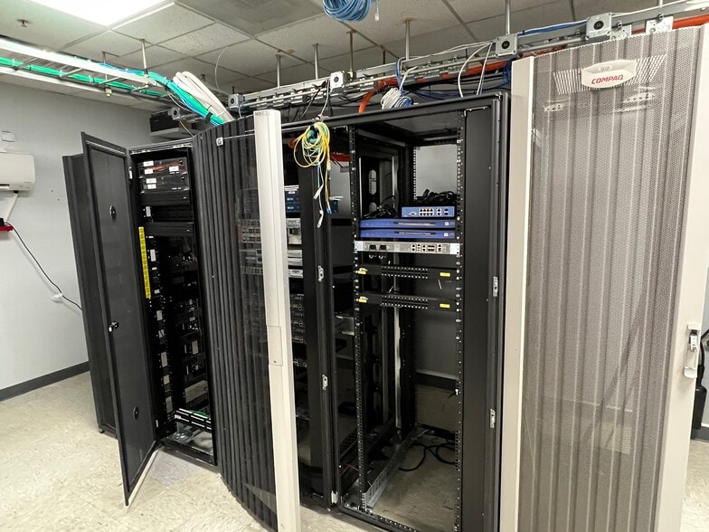 More Photos Of 1002 Arthur Dr, Lynn Haven Light Manufacturing For Sale