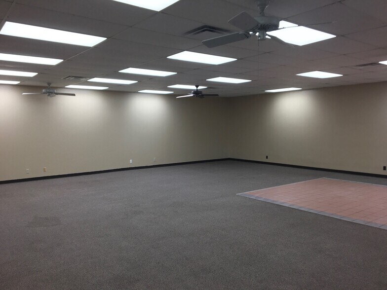 More Photos Of 1714-1722 N 4th St, Ponca City Medical For Lease