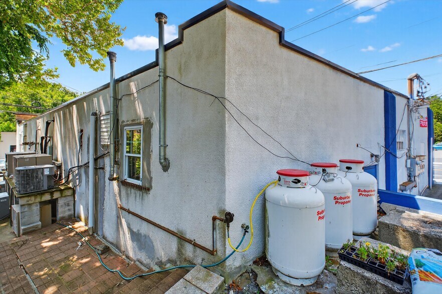 More Photos Of 4 Oscawana Lake Rd, Putnam Valley Supermarket For Sale